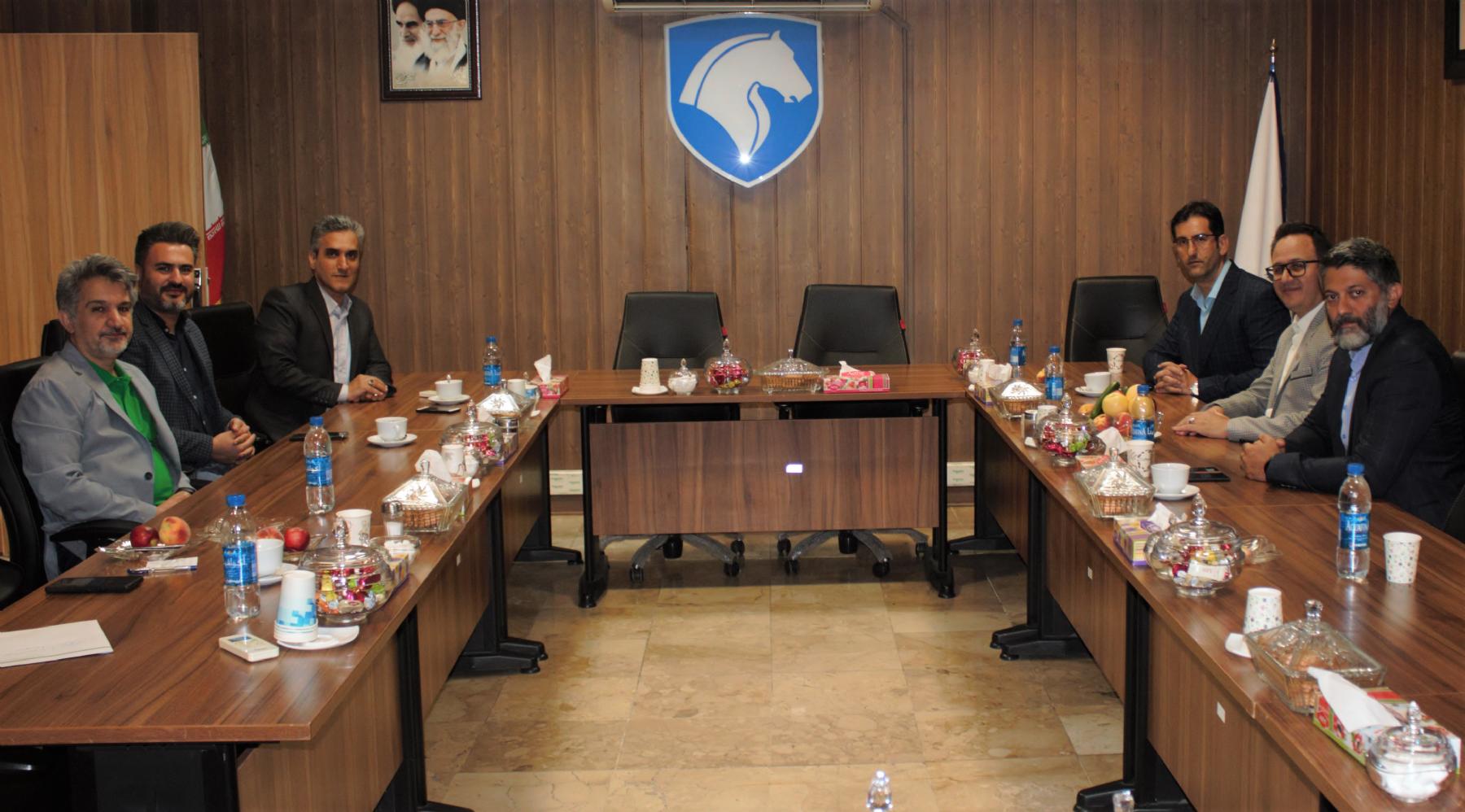 برگزاری نشست اعضای هیئت مدیره و دبیر کل انجمن در لیزینگ ایران خودرو
